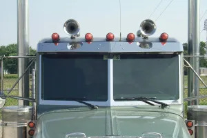 1988  Peterbilt Dimpled Windshield Trim Kit